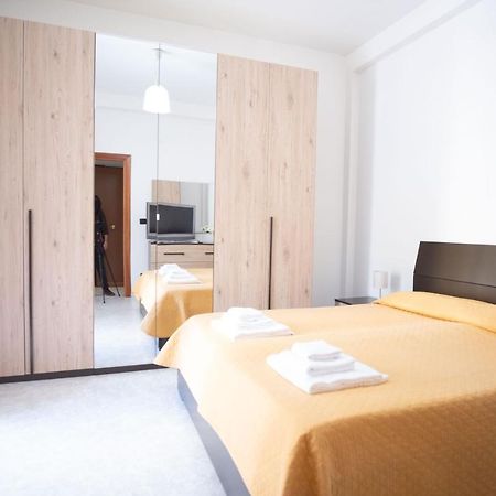 Cozy Apartments De Gasperi Бари Екстериор снимка